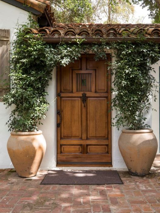 Home entrance with flower pots in Montecito